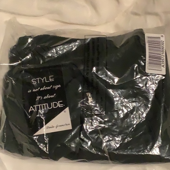 ATTITUDES by Renee Zip-Pocket Crop Jogger Pants Size 26/28W (Z01.8) - Picture 2 of 3